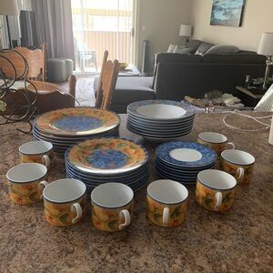 NWOT Vintage Coventry Fine Porcelain Strawberry Edition 37 Pieces Dish Set